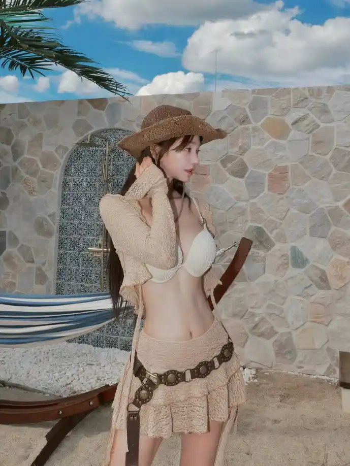 年轻人用手机学习烹饪